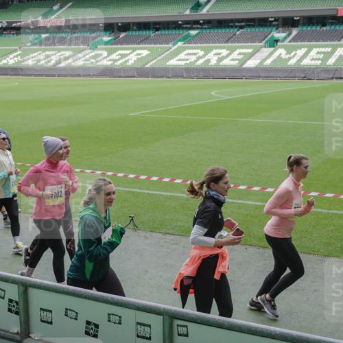 05.10.2025 - 20. swb-Marathon Bremen Michael Burmester http://msf.ph/oto/9248115 05.10.2025 10:39:01 Laufen im Stadion 7199, 7788, 8123, 9182, 9184, 9229, 9235, 9269, 9300, 9322, 9324, 9331, 9335, 9379, 9394, 9398, 9409, 9515, 9610, 9628, 9660, 9668, 9707, 9750, 9752, 9765, 9771, 9782, 9850, 9890, 9915, 9927, 9940, 9944, 9978, 9998, 10106, 10142, 10205, 10213, 10255, 10258, 10297, 10371, 10404, 10405, 10439, 10446, 10478, 10483, 10498, 10511, 10529, 10551, 10557, 10623, 10734, 10853, 9189, 9210, 9468, 9486, 9813, 9858, 10033 meine-sportfotos.de