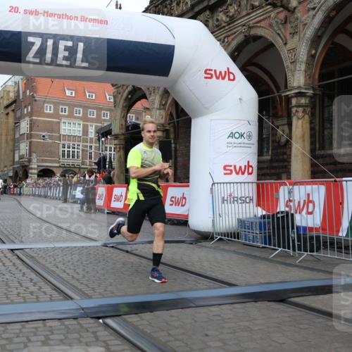 05.10.2025 - 20. swb-Marathon Bremen Yannick Fuchs http://msf.ph/oto/9248120 05.10.2025 10:43:55 Ziel 9270, 10559 meine-sportfotos.de