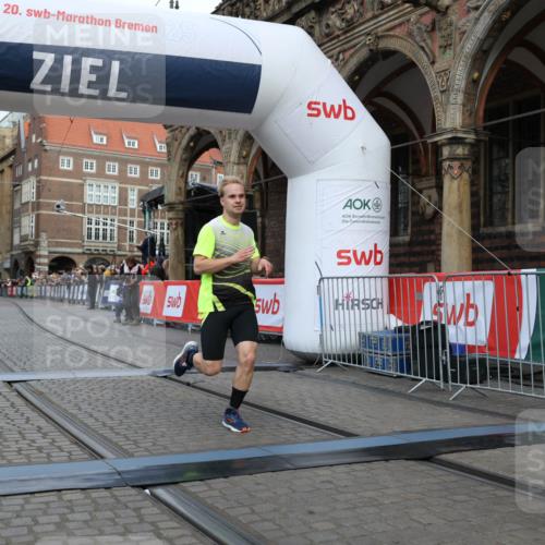 05.10.2025 - 20. swb-Marathon Bremen Yannick Fuchs http://msf.ph/oto/9248130 05.10.2025 10:43:55 Ziel 9270, 10559 meine-sportfotos.de