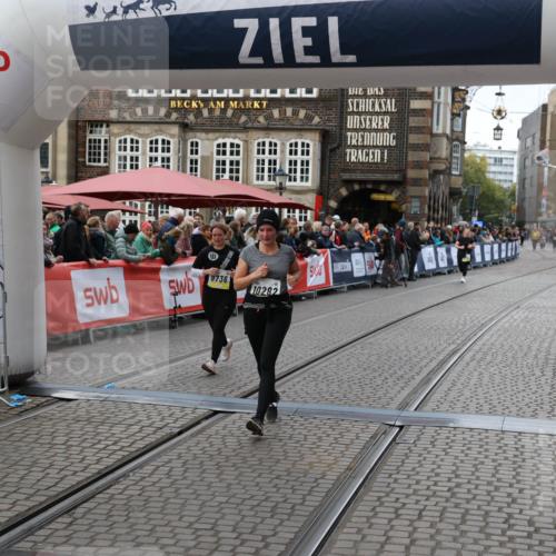 05.10.2025 - 20. swb-Marathon Bremen Yannick Fuchs http://msf.ph/oto/9248136 05.10.2025 11:12:37 Ziel 9736, 10282 meine-sportfotos.de