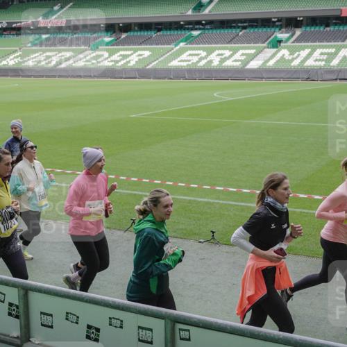 05.10.2025 - 20. swb-Marathon Bremen Michael Burmester http://msf.ph/oto/9248138 05.10.2025 10:39:01 Laufen im Stadion 7199, 7788, 8123, 9182, 9184, 9229, 9235, 9269, 9300, 9322, 9324, 9331, 9335, 9379, 9394, 9398, 9409, 9515, 9610, 9628, 9660, 9668, 9707, 9750, 9752, 9765, 9771, 9782, 9850, 9890, 9915, 9927, 9940, 9944, 9978, 9998, 10106, 10142, 10205, 10213, 10255, 10258, 10297, 10371, 10404, 10405, 10439, 10446, 10478, 10483, 10498, 10511, 10529, 10551, 10557, 10623, 10734, 10853, 9189, 9210, 9468, 9486, 9813, 9858, 10033 meine-sportfotos.de