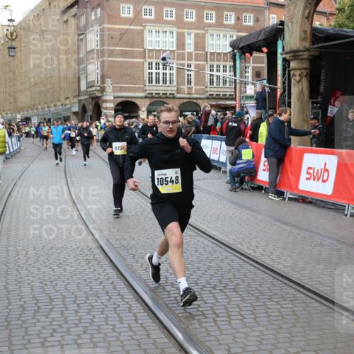 05.10.2025 - 20. swb-Marathon Bremen Yannick Fuchs http://msf.ph/oto/9248149 05.10.2025 10:52:44 Ziel 8888, 9209, 9439, 9903, 10327, 10388, 10548, 11283, 11387, 11413 meine-sportfotos.de