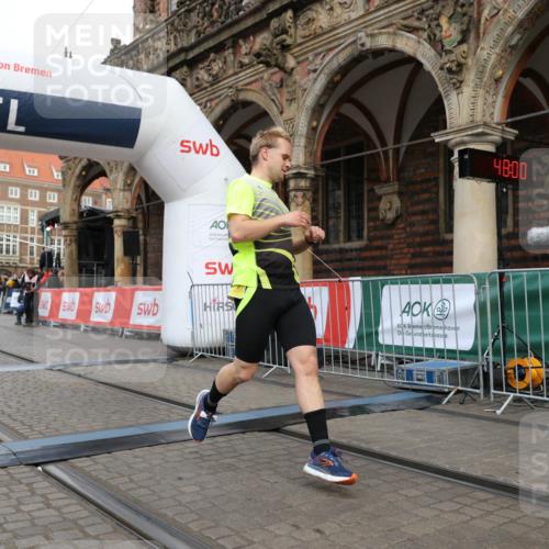05.10.2025 - 20. swb-Marathon Bremen Yannick Fuchs http://msf.ph/oto/9248151 05.10.2025 10:43:55 Ziel 9270, 10559 meine-sportfotos.de