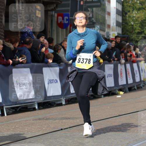 05.10.2025 - 20. swb-Marathon Bremen Strokosch-Dieckow http://msf.ph/oto/9248154 05.10.2025 10:59:49 Ziel 9378, 9473, 9612, 9673, 11582 meine-sportfotos.de