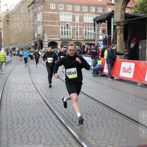 05.10.2025 - 20. swb-Marathon Bremen Yannick Fuchs http://msf.ph/oto/9248155 05.10.2025 10:52:44 Ziel 8888, 9209, 9439, 9903, 10327, 10388, 10548, 11283, 11387, 11413 meine-sportfotos.de