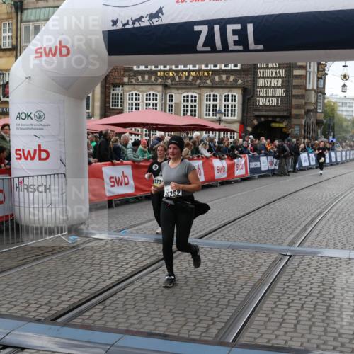 05.10.2025 - 20. swb-Marathon Bremen Yannick Fuchs http://msf.ph/oto/9248163 05.10.2025 11:12:38 Ziel 9736, 10282 meine-sportfotos.de