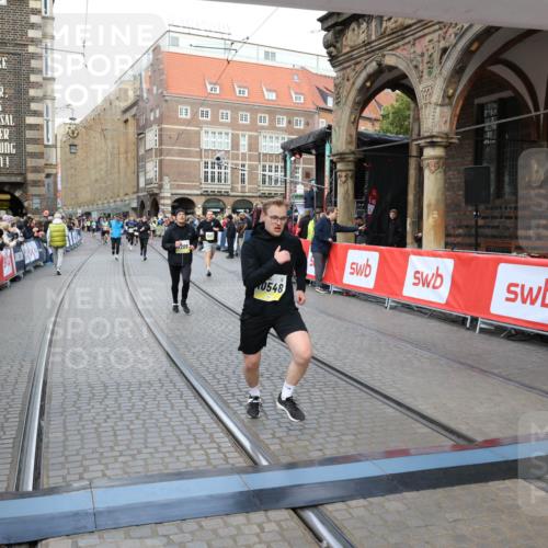 05.10.2025 - 20. swb-Marathon Bremen Yannick Fuchs http://msf.ph/oto/9248164 05.10.2025 10:52:44 Ziel 8888, 9209, 9439, 9903, 10327, 10388, 10548, 11283, 11387, 11413 meine-sportfotos.de