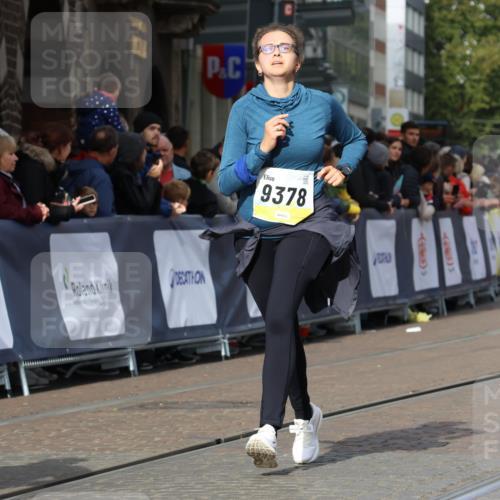 05.10.2025 - 20. swb-Marathon Bremen Strokosch-Dieckow http://msf.ph/oto/9248173 05.10.2025 10:59:49 Ziel 9378, 9473, 9612, 9673, 11582 meine-sportfotos.de