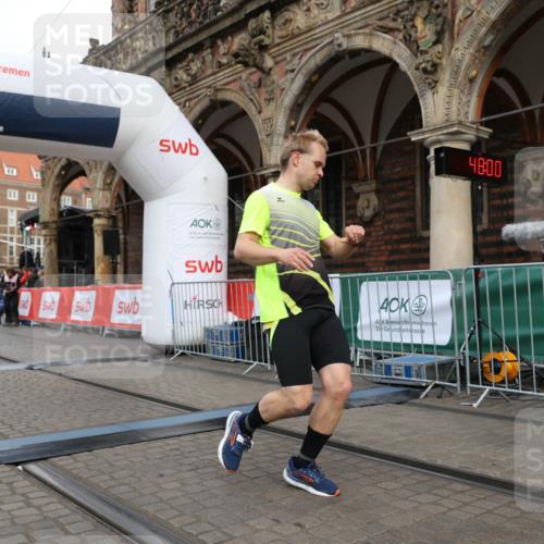 05.10.2025 - 20. swb-Marathon Bremen Yannick Fuchs http://msf.ph/oto/9248184 05.10.2025 10:43:56 Ziel 9270, 10559 meine-sportfotos.de