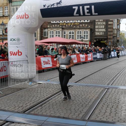 05.10.2025 - 20. swb-Marathon Bremen Yannick Fuchs http://msf.ph/oto/9248186 05.10.2025 11:12:38 Ziel 9736, 10282 meine-sportfotos.de