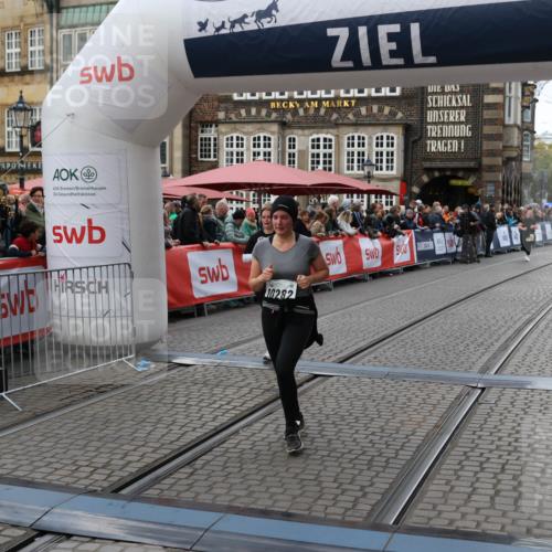 05.10.2025 - 20. swb-Marathon Bremen Yannick Fuchs http://msf.ph/oto/9248195 05.10.2025 11:12:38 Ziel 9736, 10282 meine-sportfotos.de