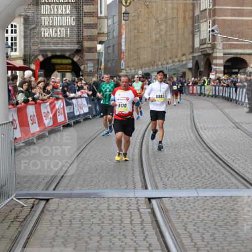 05.10.2025 - 20. swb-Marathon Bremen Yannick Fuchs http://msf.ph/oto/9248219 05.10.2025 10:44:01 Ziel 9170, 9270, 9865, 11256, 11683 meine-sportfotos.de