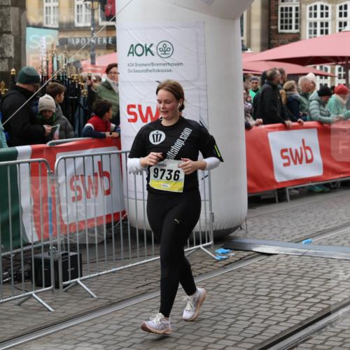 05.10.2025 - 20. swb-Marathon Bremen Yannick Fuchs http://msf.ph/oto/9248223 05.10.2025 11:12:40 Ziel 9736, 10282 meine-sportfotos.de