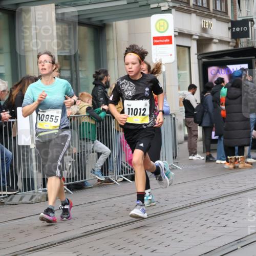 05.10.2025 - 20. swb-Marathon Bremen Strokosch-Dieckow http://msf.ph/oto/9248228 05.10.2025 10:52:37 Ziel 9187, 9214, 9284, 9501, 9581, 9650, 9703, 9830, 9918, 9985, 10064, 10128, 10308, 10309, 10514, 10539, 10779, 10833, 10955, 10997, 11012, 11259, 11300, 11382, 11398, 11411, 11417, 11450, 11587, 11722, 9187, 9214, 9284, 9501, 9581, 9650, 9703, 9830, 9918, 9985, 10064, 10128, 10308, 10309, 10514, 10539, 10779, 10833, 10955, 10997, 11012, 11382, 11398, 11417, 11450, 11587, 11722 meine-sportfotos.de