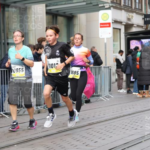 05.10.2025 - 20. swb-Marathon Bremen Strokosch-Dieckow http://msf.ph/oto/9248241 05.10.2025 10:52:37 Ziel 9187, 9214, 9284, 9501, 9581, 9650, 9703, 9830, 9918, 9985, 10064, 10128, 10308, 10309, 10514, 10539, 10779, 10833, 10955, 10997, 11012, 11259, 11300, 11382, 11398, 11411, 11417, 11450, 11587, 11722, 9187, 9214, 9284, 9501, 9581, 9650, 9703, 9830, 9918, 9985, 10064, 10128, 10308, 10309, 10514, 10539, 10779, 10833, 10955, 10997, 11012, 11382, 11398, 11417, 11450, 11587, 11722 meine-sportfotos.de