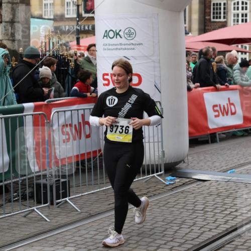 05.10.2025 - 20. swb-Marathon Bremen Yannick Fuchs http://msf.ph/oto/9248242 05.10.2025 11:12:40 Ziel 9736, 10282 meine-sportfotos.de