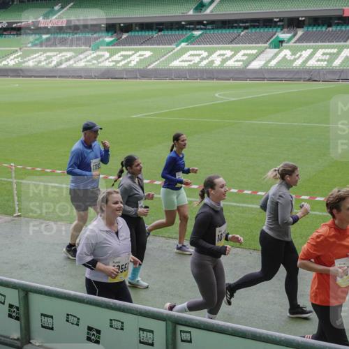 05.10.2025 - 20. swb-Marathon Bremen Michael Burmester http://msf.ph/oto/9248256 05.10.2025 10:39:03 Laufen im Stadion 7199, 7654, 7788, 8123, 9182, 9184, 9224, 9225, 9229, 9235, 9269, 9300, 9322, 9324, 9331, 9335, 9379, 9394, 9398, 9409, 9515, 9610, 9628, 9660, 9668, 9750, 9752, 9765, 9771, 9782, 9850, 9890, 9908, 9915, 9927, 9940, 9944, 9978, 9998, 10018, 10021, 10106, 10142, 10205, 10213, 10255, 10258, 10297, 10371, 10404, 10405, 10439, 10446, 10478, 10483, 10498, 10511, 10529, 10551, 10557, 10623, 10734, 10853, 9189, 9210, 9468, 9813, 9858, 10033 meine-sportfotos.de