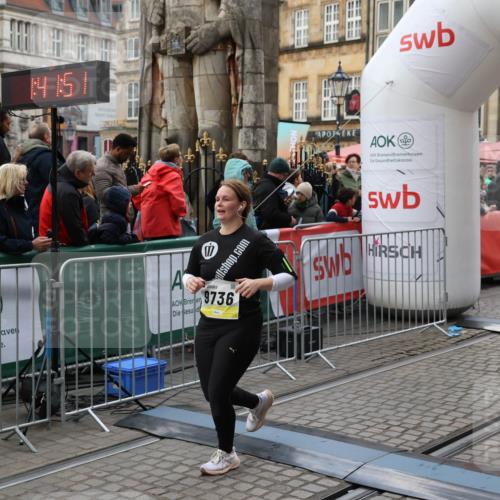 05.10.2025 - 20. swb-Marathon Bremen Yannick Fuchs http://msf.ph/oto/9248267 05.10.2025 11:12:41 Ziel 9736, 10282 meine-sportfotos.de