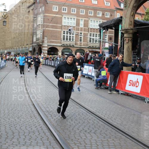05.10.2025 - 20. swb-Marathon Bremen Yannick Fuchs http://msf.ph/oto/9248271 05.10.2025 10:52:45 Ziel 8888, 9209, 9439, 9517, 9903, 10388, 10548, 11283, 11387, 11413 meine-sportfotos.de