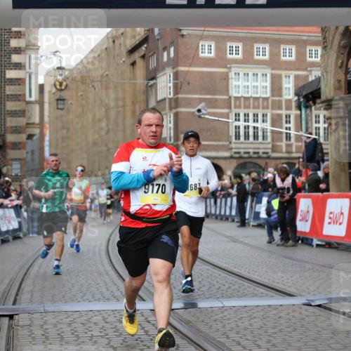 05.10.2025 - 20. swb-Marathon Bremen Yannick Fuchs http://msf.ph/oto/9248272 05.10.2025 10:44:02 Ziel 9170, 9865, 11256, 11683 meine-sportfotos.de