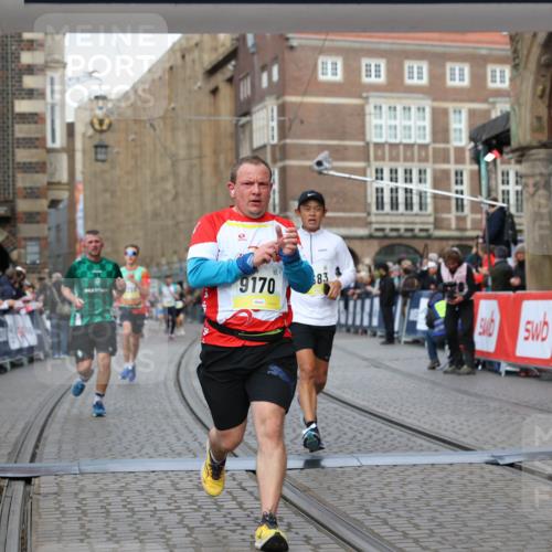 05.10.2025 - 20. swb-Marathon Bremen Yannick Fuchs http://msf.ph/oto/9248283 05.10.2025 10:44:02 Ziel 9170, 9865, 11256, 11683 meine-sportfotos.de