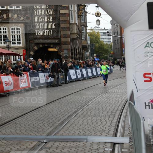 05.10.2025 - 20. swb-Marathon Bremen Yannick Fuchs http://msf.ph/oto/9248298 05.10.2025 11:12:44 Ziel 9736, 10282, 11285 meine-sportfotos.de