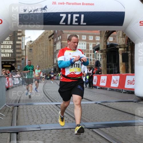 05.10.2025 - 20. swb-Marathon Bremen Yannick Fuchs http://msf.ph/oto/9248309 05.10.2025 10:44:03 Ziel 9170, 9865, 11256, 11683 meine-sportfotos.de