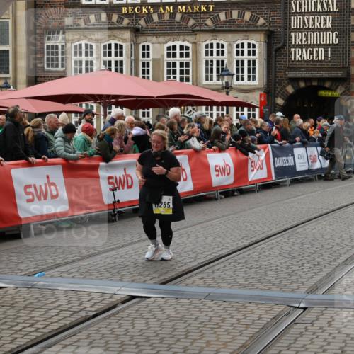 05.10.2025 - 20. swb-Marathon Bremen Yannick Fuchs http://msf.ph/oto/9248320 05.10.2025 11:12:45 Ziel 9736, 10190, 11285 meine-sportfotos.de
