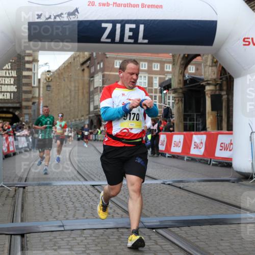 05.10.2025 - 20. swb-Marathon Bremen Yannick Fuchs http://msf.ph/oto/9248322 05.10.2025 10:44:03 Ziel 9170, 9865, 11256, 11683 meine-sportfotos.de