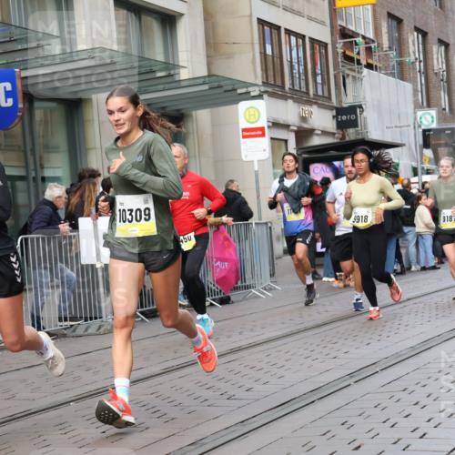 05.10.2025 - 20. swb-Marathon Bremen Strokosch-Dieckow http://msf.ph/oto/9248333 05.10.2025 10:52:41 Ziel 9187, 9214, 9284, 9449, 9501, 9650, 9703, 9830, 9834, 9918, 9985, 10064, 10128, 10242, 10308, 10309, 10349, 10460, 10466, 10514, 10539, 10779, 10955, 10958, 10997, 11259, 11300, 11377, 11398, 11411, 11450, 11512, 11722, 9187, 9214, 9284, 9449, 9501, 9650, 9703, 9830, 9834, 9918, 9985, 10064, 10128, 10242, 10308, 10309, 10349, 10460, 10466, 10514, 10539, 10779, 10955, 10958, 10997, 11398, 11450, 11722 meine-sportfotos.de