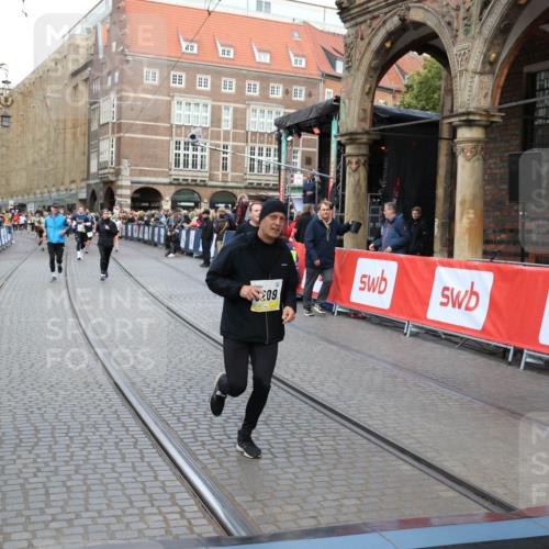 05.10.2025 - 20. swb-Marathon Bremen Yannick Fuchs http://msf.ph/oto/9248335 05.10.2025 10:52:46 Ziel 8888, 9209, 9439, 9517, 9903, 10388, 10548, 11283, 11413 meine-sportfotos.de