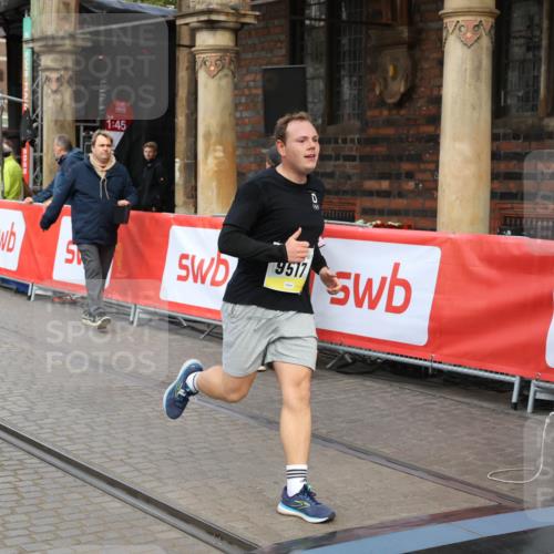 05.10.2025 - 20. swb-Marathon Bremen Yannick Fuchs http://msf.ph/oto/9248346 05.10.2025 10:52:48 Ziel 9209, 9439, 9517, 10548, 10833, 11587 meine-sportfotos.de