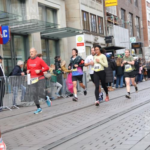 05.10.2025 - 20. swb-Marathon Bremen Strokosch-Dieckow http://msf.ph/oto/9248348 05.10.2025 10:52:42 Ziel 9187, 9284, 9449, 9501, 9650, 9703, 9830, 9834, 9918, 9985, 10064, 10128, 10242, 10308, 10309, 10349, 10460, 10466, 10514, 10539, 10779, 10955, 10958, 10997, 11259, 11300, 11377, 11398, 11411, 11450, 11512, 11722, 9187, 9284, 9449, 9501, 9650, 9703, 9830, 9834, 9918, 9985, 10064, 10128, 10242, 10308, 10309, 10349, 10460, 10466, 10514, 10539, 10779, 10955, 10958, 10997, 11398, 11450, 11722 meine-sportfotos.de