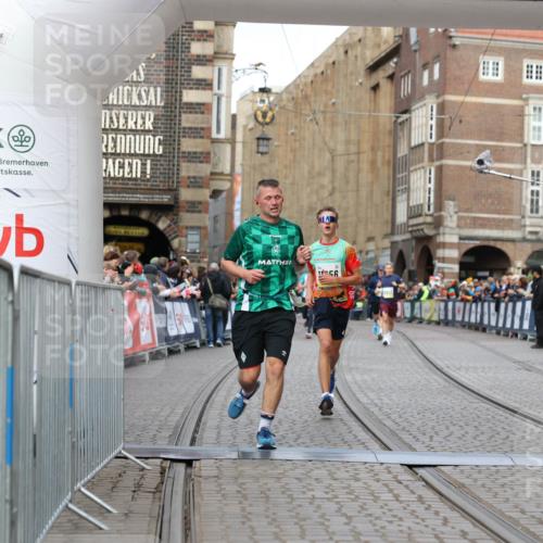 05.10.2025 - 20. swb-Marathon Bremen Yannick Fuchs http://msf.ph/oto/9248349 05.10.2025 10:44:04 Ziel 9170, 9865, 11256, 11683 meine-sportfotos.de