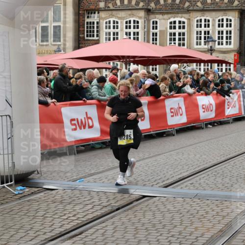 05.10.2025 - 20. swb-Marathon Bremen Yannick Fuchs http://msf.ph/oto/9248351 05.10.2025 11:12:45 Ziel 9736, 10190, 11285 meine-sportfotos.de