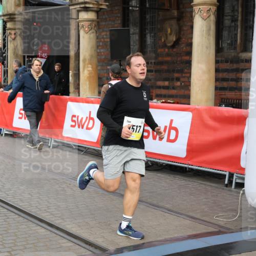 05.10.2025 - 20. swb-Marathon Bremen Yannick Fuchs http://msf.ph/oto/9248360 05.10.2025 10:52:48 Ziel 9209, 9439, 9517, 10548, 10833, 11587 meine-sportfotos.de