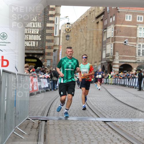 05.10.2025 - 20. swb-Marathon Bremen Yannick Fuchs http://msf.ph/oto/9248361 05.10.2025 10:44:04 Ziel 9170, 9865, 11256, 11683 meine-sportfotos.de