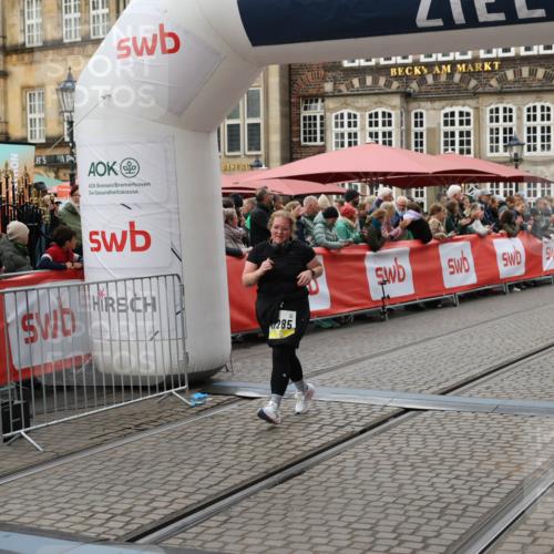 05.10.2025 - 20. swb-Marathon Bremen Yannick Fuchs http://msf.ph/oto/9248367 05.10.2025 11:12:46 Ziel 10190, 11285 meine-sportfotos.de