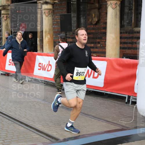 05.10.2025 - 20. swb-Marathon Bremen Yannick Fuchs http://msf.ph/oto/9248370 05.10.2025 10:52:48 Ziel 9209, 9439, 9517, 10548, 10833, 11587 meine-sportfotos.de