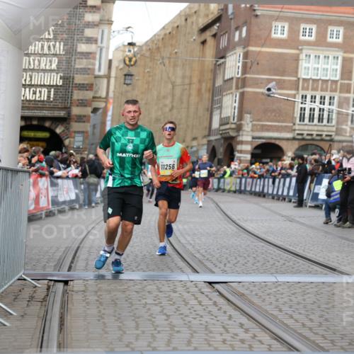 05.10.2025 - 20. swb-Marathon Bremen Yannick Fuchs http://msf.ph/oto/9248371 05.10.2025 10:44:04 Ziel 9170, 9865, 11256, 11683 meine-sportfotos.de