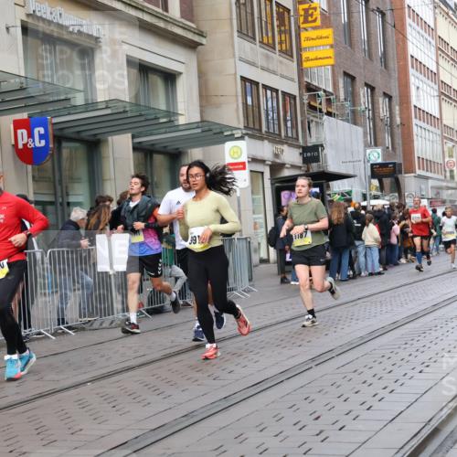 05.10.2025 - 20. swb-Marathon Bremen Strokosch-Dieckow http://msf.ph/oto/9248375 05.10.2025 10:52:43 Ziel 9187, 9284, 9449, 9650, 9703, 9830, 9834, 9918, 9985, 10064, 10128, 10242, 10349, 10460, 10466, 10514, 10539, 10779, 10955, 10958, 11259, 11300, 11377, 11398, 11411, 11450, 11512, 11722, 9187, 9284, 9449, 9650, 9703, 9830, 9834, 9918, 9985, 10064, 10128, 10242, 10349, 10460, 10466, 10514, 10539, 10779, 10955, 10958, 11398, 11450, 11722 meine-sportfotos.de