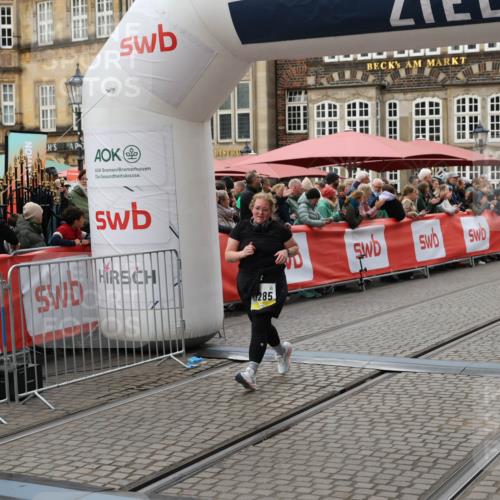 05.10.2025 - 20. swb-Marathon Bremen Yannick Fuchs http://msf.ph/oto/9248379 05.10.2025 11:12:46 Ziel 10190, 11285 meine-sportfotos.de