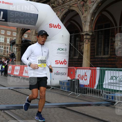 05.10.2025 - 20. swb-Marathon Bremen Yannick Fuchs http://msf.ph/oto/9248392 05.10.2025 10:44:04 Ziel 9170, 9865, 11256, 11683 meine-sportfotos.de
