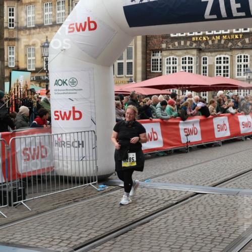 05.10.2025 - 20. swb-Marathon Bremen Yannick Fuchs http://msf.ph/oto/9248400 05.10.2025 11:12:46 Ziel 10190, 11285 meine-sportfotos.de