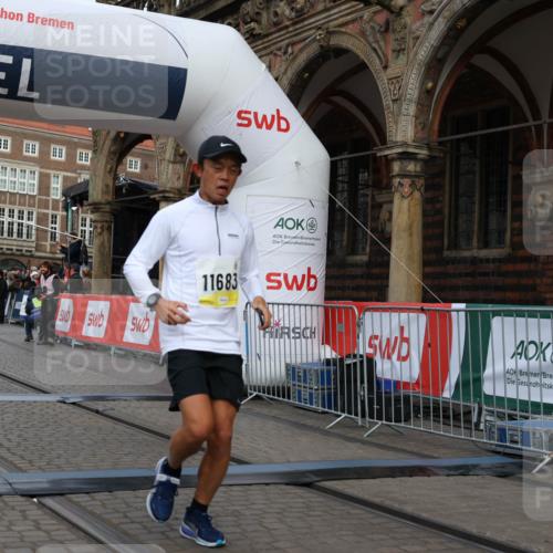 05.10.2025 - 20. swb-Marathon Bremen Yannick Fuchs http://msf.ph/oto/9248402 05.10.2025 10:44:04 Ziel 9170, 9865, 11256, 11683 meine-sportfotos.de