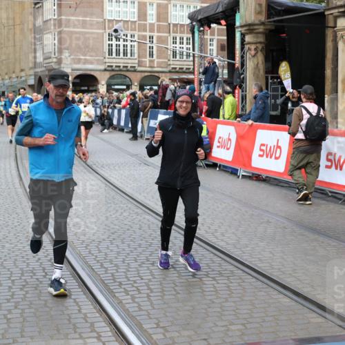 05.10.2025 - 20. swb-Marathon Bremen Yannick Fuchs http://msf.ph/oto/9248411 05.10.2025 10:52:50 Ziel 9209, 9517, 10548, 10833, 11012, 11587 meine-sportfotos.de