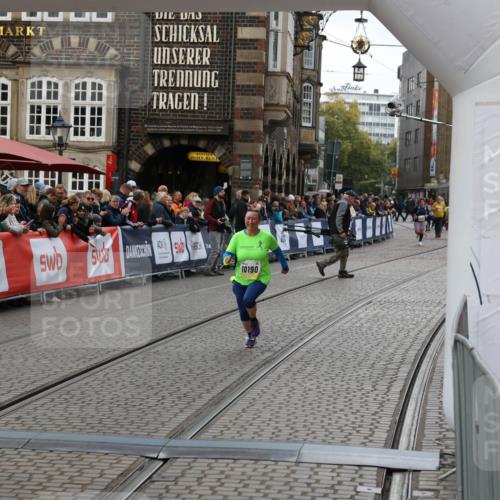 05.10.2025 - 20. swb-Marathon Bremen Yannick Fuchs http://msf.ph/oto/9248414 05.10.2025 11:12:47 Ziel 10190, 11285 meine-sportfotos.de