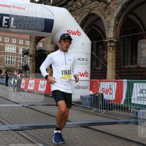 05.10.2025 - 20. swb-Marathon Bremen Yannick Fuchs http://msf.ph/oto/9248415 05.10.2025 10:44:04 Ziel 9170, 9865, 11256, 11683 meine-sportfotos.de