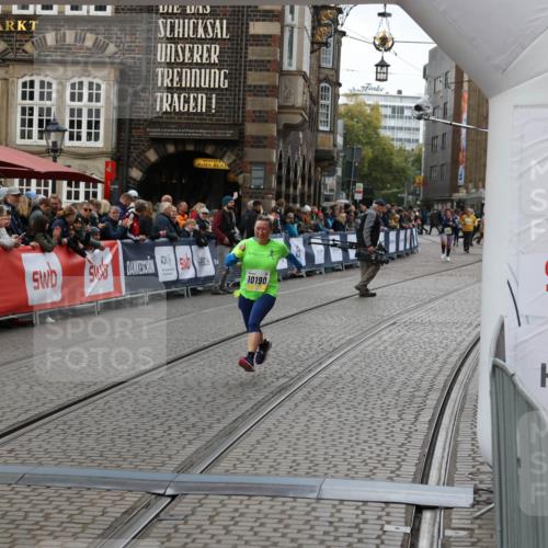 05.10.2025 - 20. swb-Marathon Bremen Yannick Fuchs http://msf.ph/oto/9248433 05.10.2025 11:12:47 Ziel 10190, 11285 meine-sportfotos.de