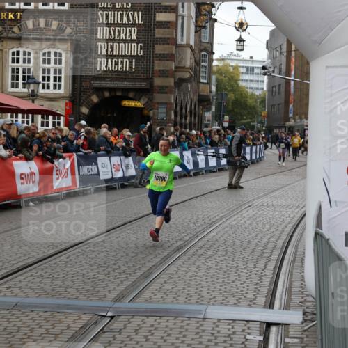05.10.2025 - 20. swb-Marathon Bremen Yannick Fuchs http://msf.ph/oto/9248446 05.10.2025 11:12:47 Ziel 10190, 11285 meine-sportfotos.de